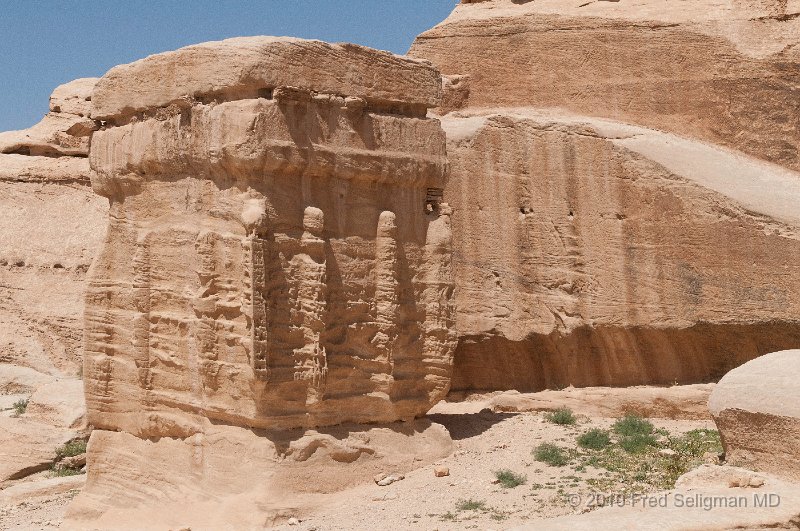 20100412_112427 D300.jpg - The square blocks are called djinn blocks which are spiritual tombs and memorials